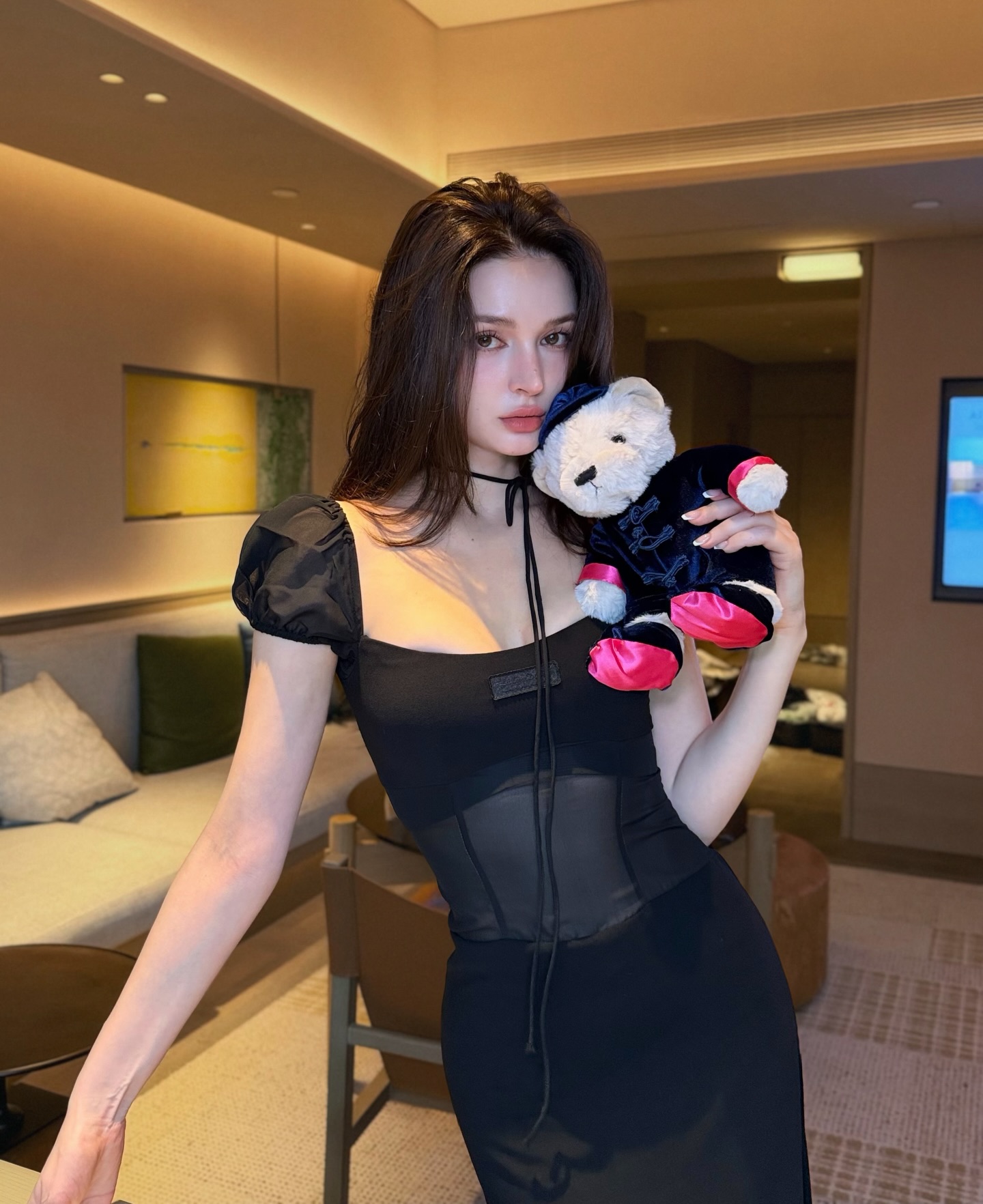 Ghé thăm Việt Nam, "hot mom" người Nga khiến dân tình bấn loạn, đua nhau "tư vấn" hết sức nhiệt tình- Ảnh 2.