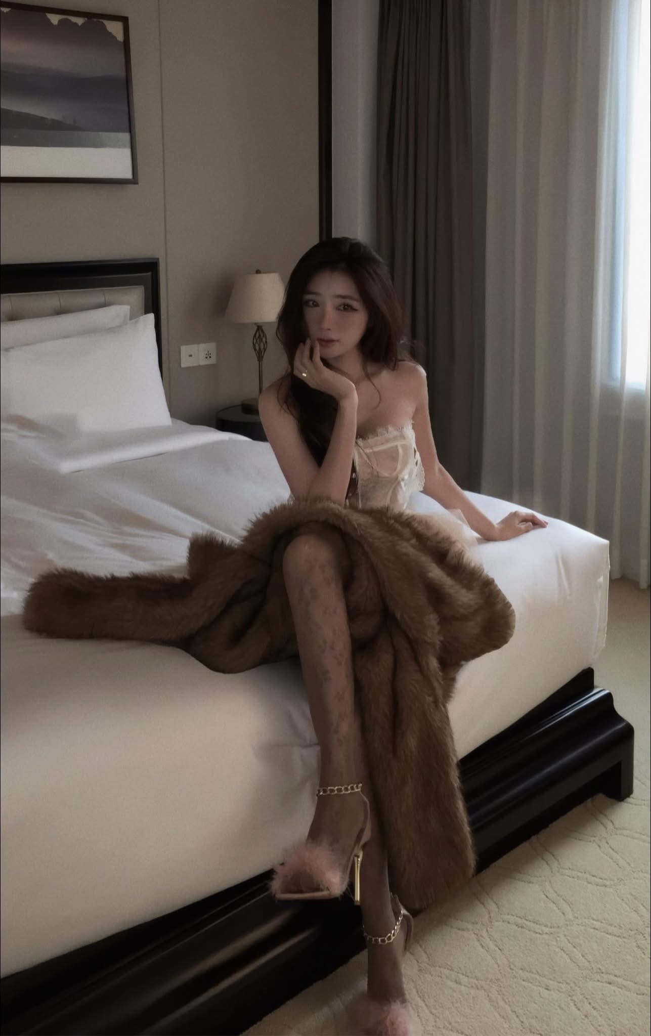 Gái xinh gợi cảm "combat" kẻ khiếm nhã sau màn khoe outfit đi làm bị soi mói- Ảnh 13.