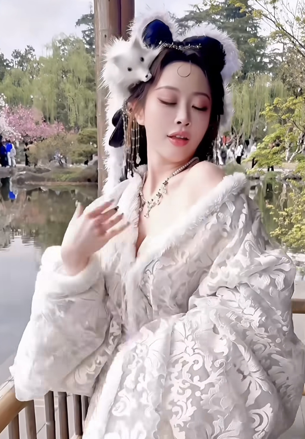 Nhập vai Tiên Cáo rồi thể hiện màn vũ đạo đầy mê hoặc, nữ coser đẹp không tì vết khiến fan lạc lối- Ảnh 4.