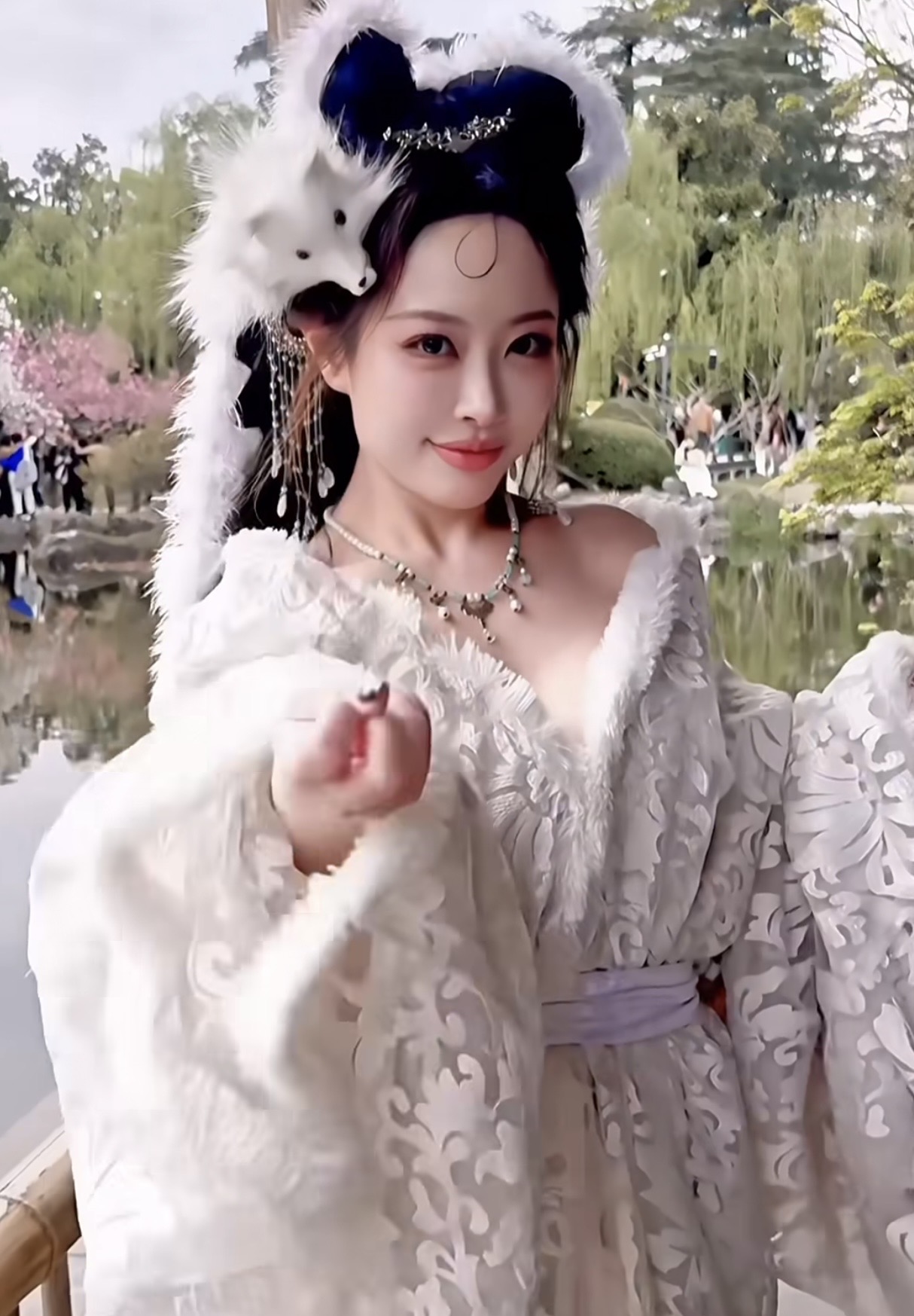 Nhập vai Tiên Cáo rồi thể hiện màn vũ đạo đầy mê hoặc, nữ coser đẹp không tì vết khiến fan lạc lối- Ảnh 2.