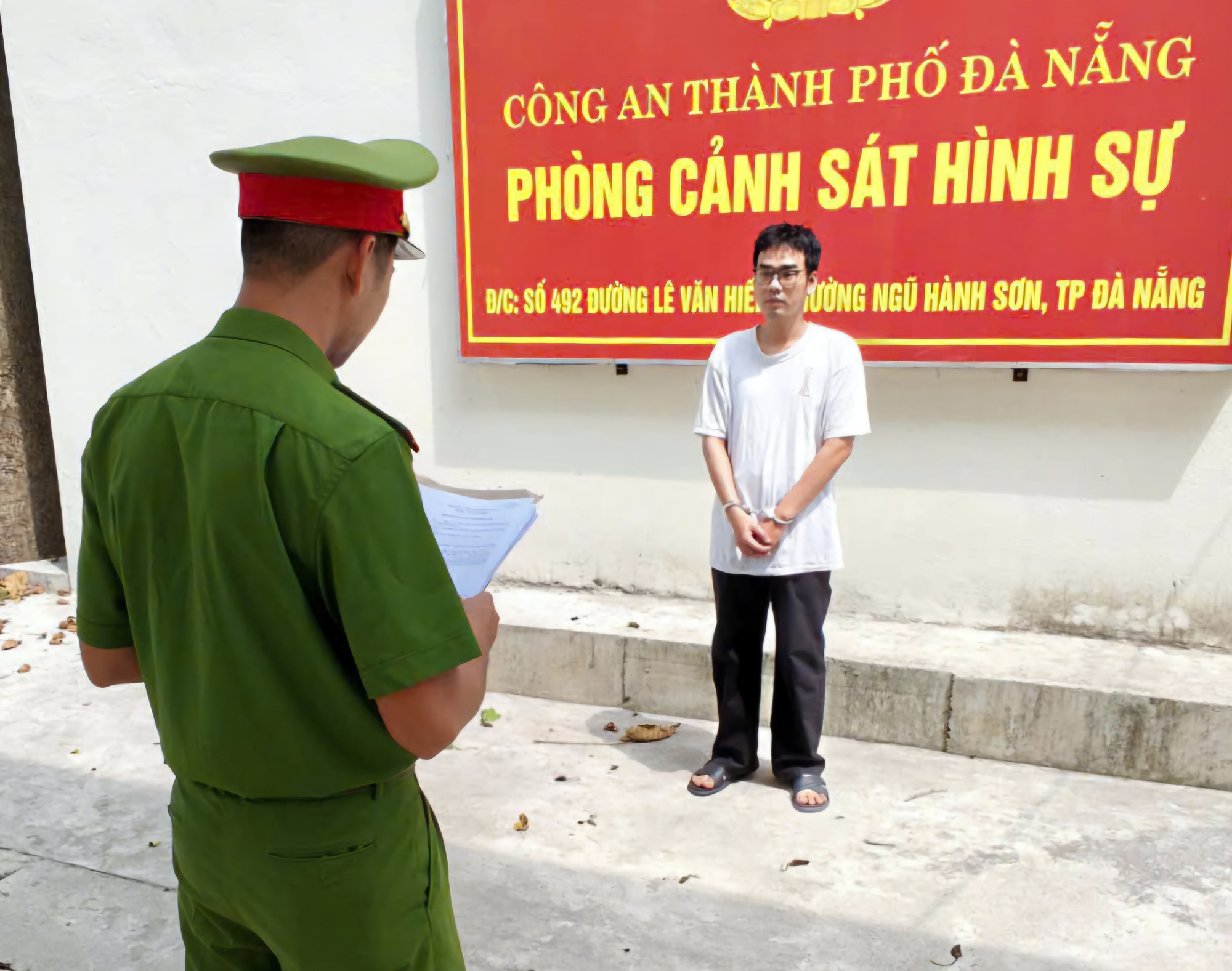 Bắt giữ nam thanh niên dùng clip nhạy cảm, ép người yêu cũ bán dâm- Ảnh 2.