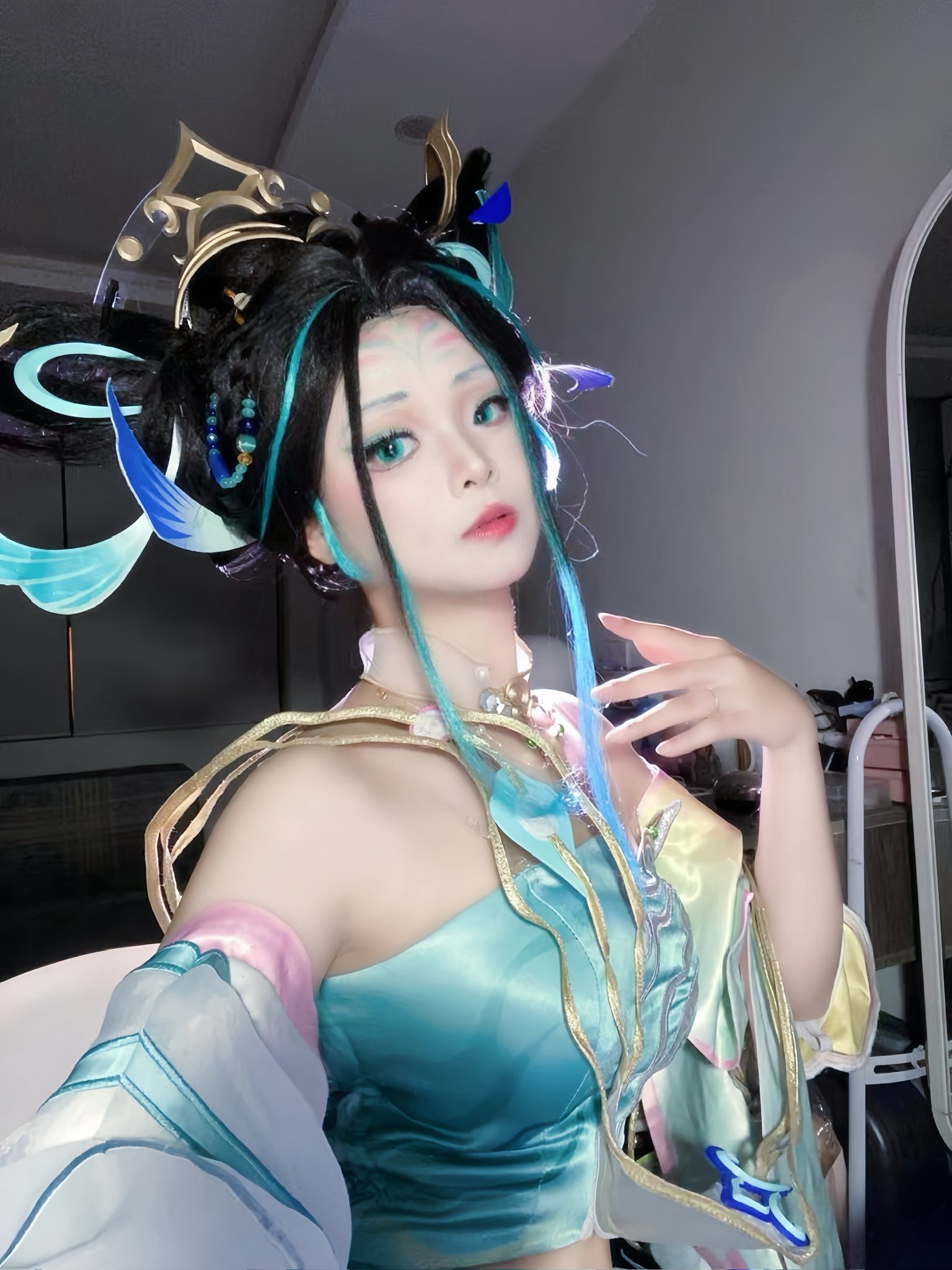 Công khai "bán quạt", nữ coser khiến triệu anh em game thủ "hoảng hồn"- Ảnh 1.