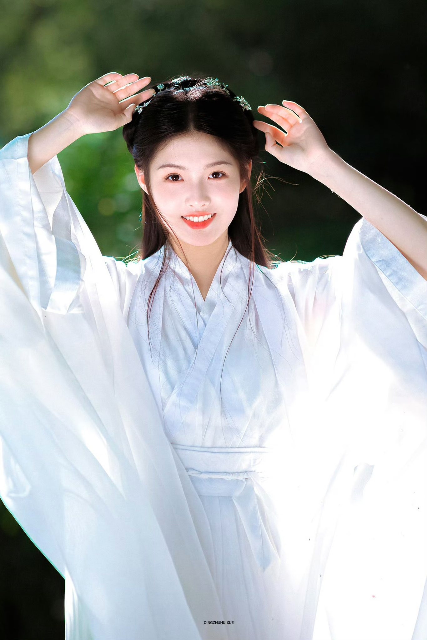 Mới có một Tiểu Long Nữ bớt 7 phần lạnh lùng, thêm 3 phần dịu ngọt: Mỹ nhân cổ trang trời sinh, 17 tuổi chạm đỉnh nhan sắc- Ảnh 7.