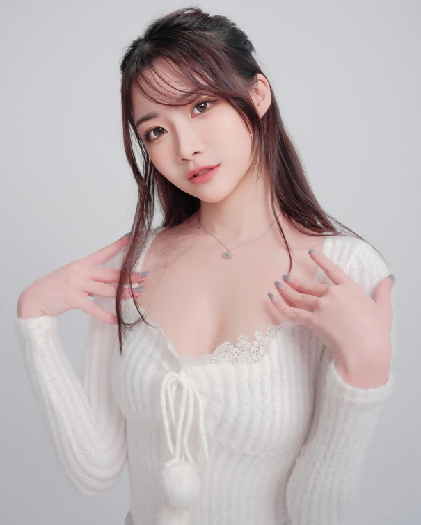 Tự tay phát triển dự án hot girl AI, nữ kỹ sư xinh đẹp bất ngờ nổi như cồn, nhan sắc khiến cộng đồng mạng trầm trồ- Ảnh 1.