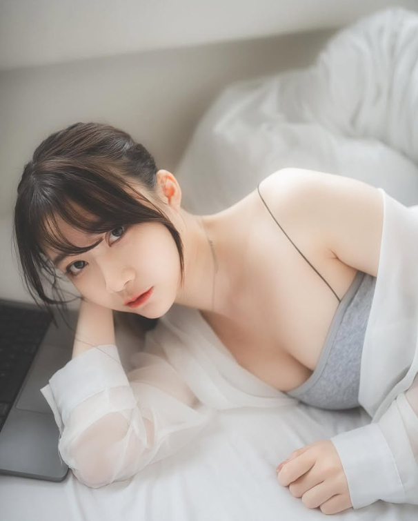 Tự tay phát triển dự án hot girl AI, nữ kỹ sư xinh đẹp bất ngờ nổi như cồn, nhan sắc khiến cộng đồng mạng trầm trồ- Ảnh 3.