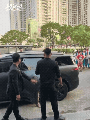 Tóc Tiên lên đồ hở bạo khoe dáng, bị soi vẫn khư khư 1 thứ chung với Touliver- Ảnh 6.