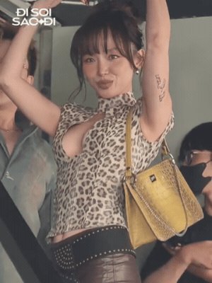 Tóc Tiên lên đồ hở bạo khoe dáng, bị soi vẫn khư khư 1 thứ chung với Touliver- Ảnh 1.