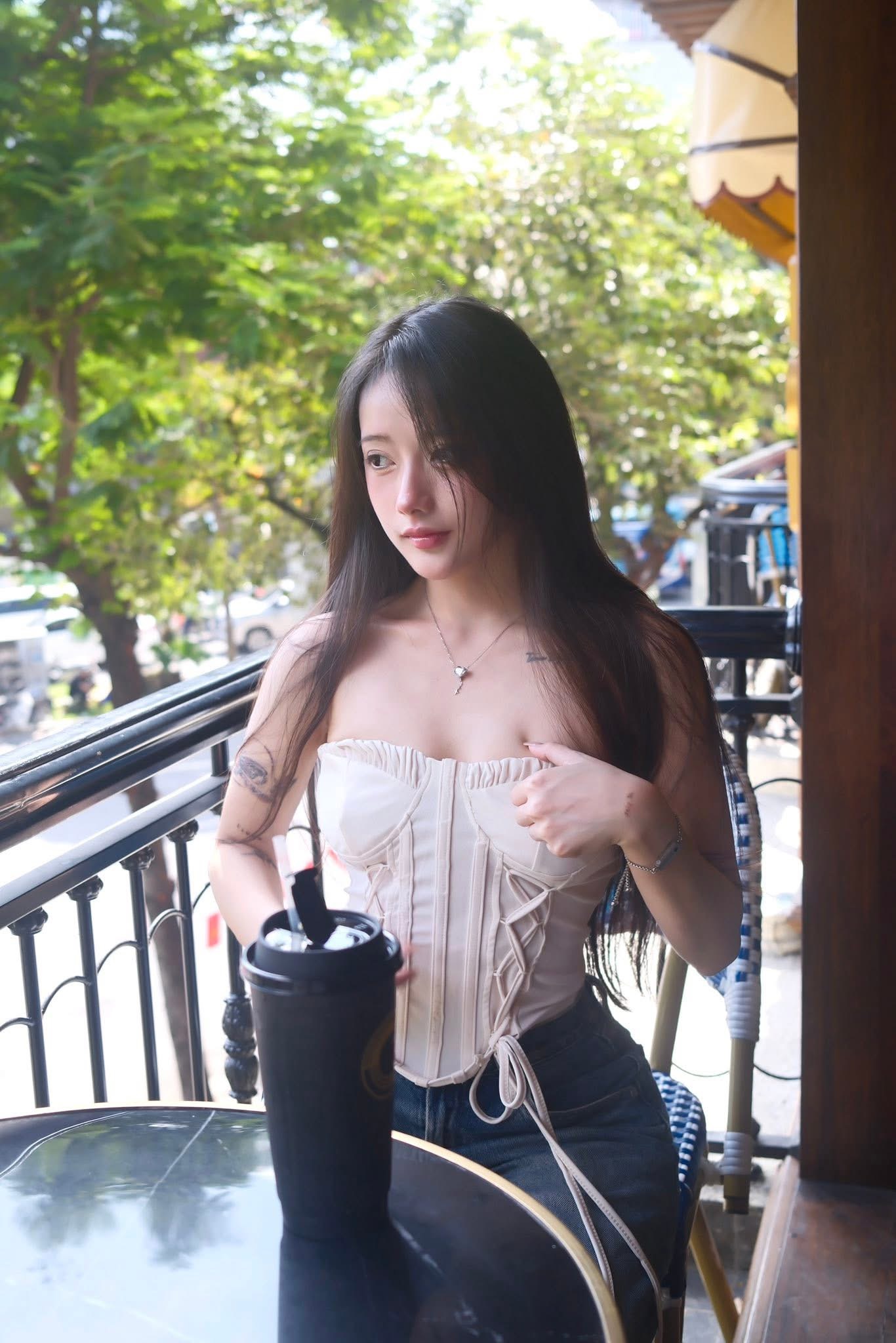 Chỉ một khoảnh khắc vén tóc, "nữ thần" giới cosplay khiến hàng triệu fan nam rung rinh vì quá đỗi ngọt ngào- Ảnh 9.