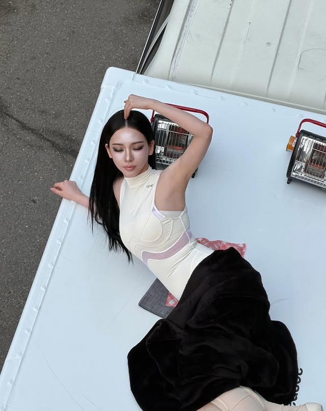 Đã tìm ra "ma nơ canh" sống của Kbiz, "thánh body" Lisa giờ chỉ còn là cái tên?- Ảnh 6.