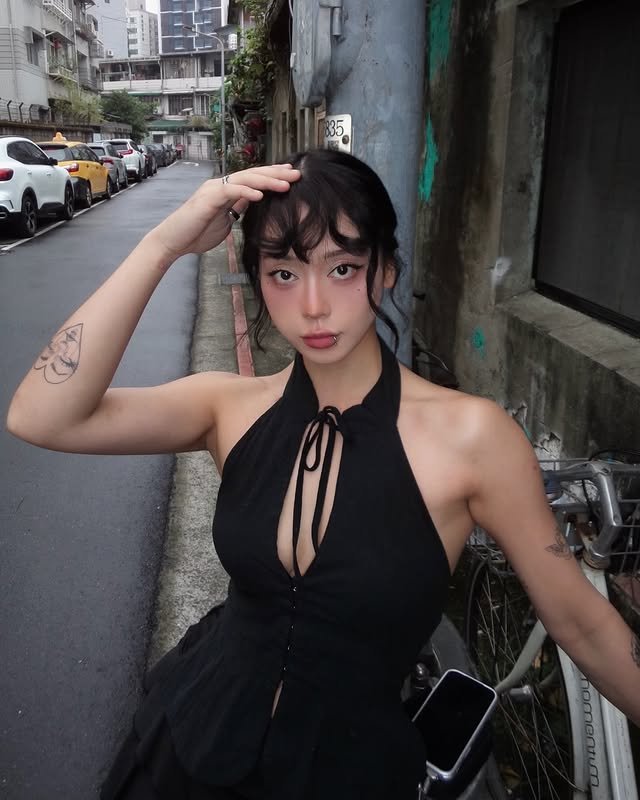 Nhẹ nhàng khoe dáng khi mới "ngủ dậy", nữ streamer lai Việt khiến triệu anh em game thủ "đứng hình"- Ảnh 4.