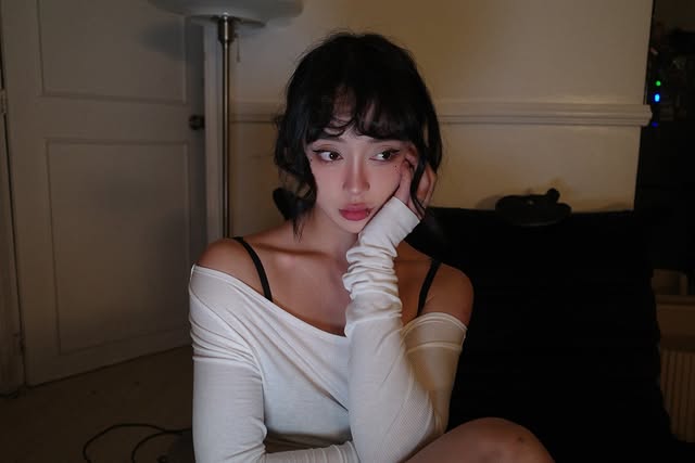 Nhẹ nhàng khoe dáng khi mới "ngủ dậy", nữ streamer lai Việt khiến triệu anh em game thủ "đứng hình"- Ảnh 3.