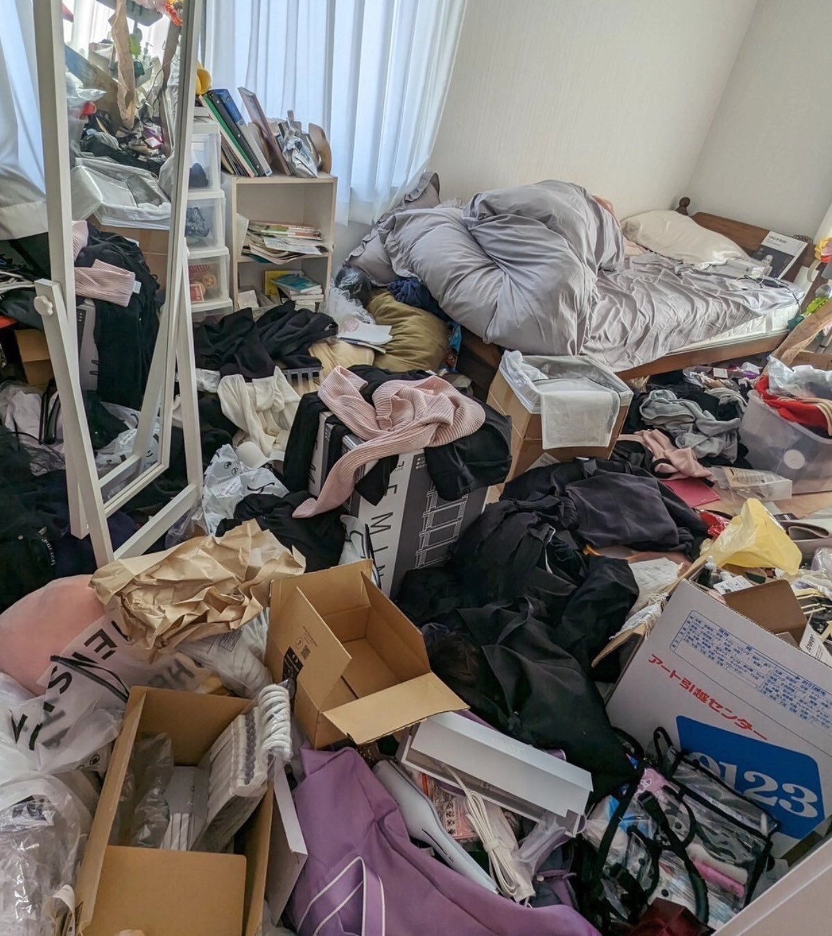 Rủ bạn trai qua phòng, hot girl khiến đối phương "chạy mất dép" vì quá đỗi... bừa bộn- Ảnh 2.