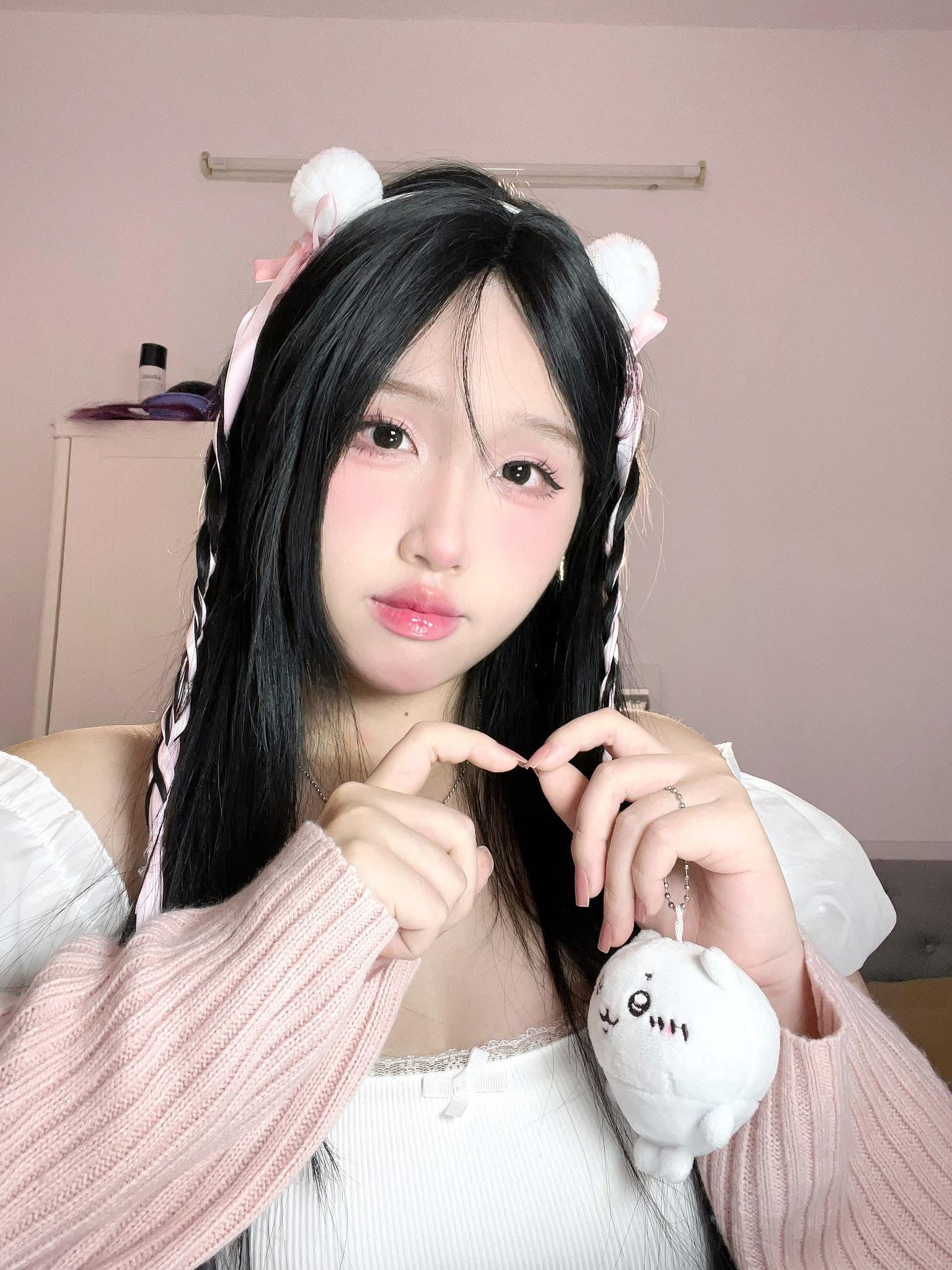 Không cần hở bạo, nữ coser nóng bỏng hóa "nàng thơ", nhan sắc đời thường trong trẻo tựa tình đầu- Ảnh 1.