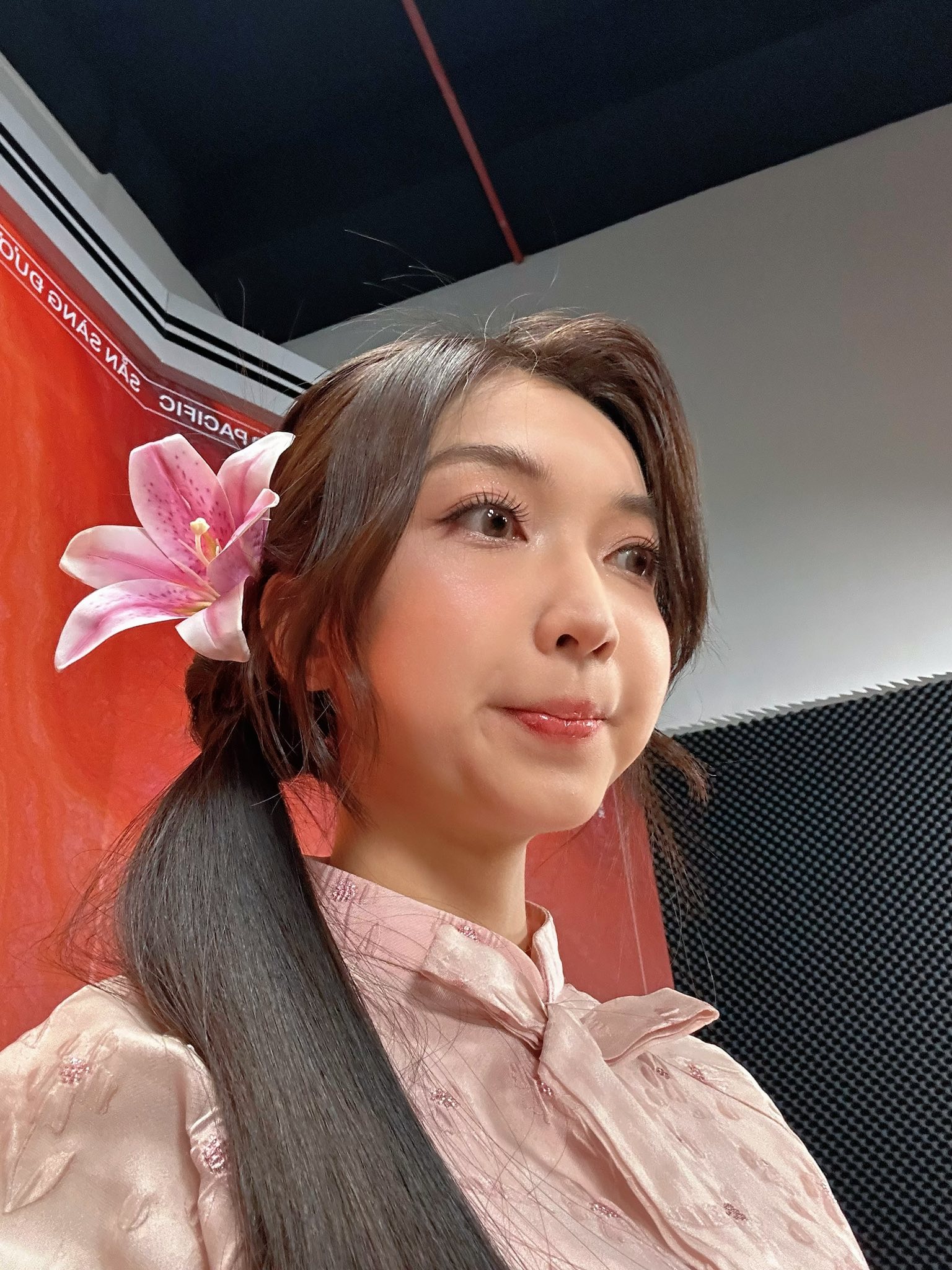 Không thể rời mắt khỏi nhan sắc ấn tượng của nữ MC tân binh đang "làm mưa làm gió" làng game Việt- Ảnh 2.