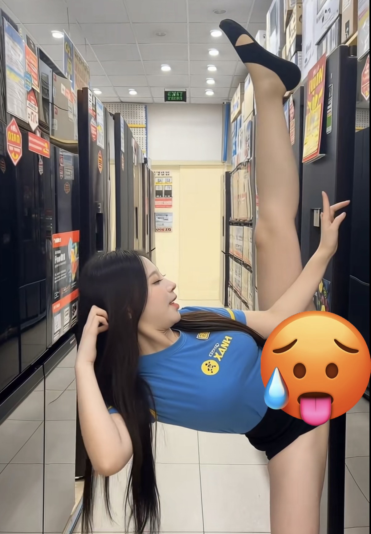 Thực hư clip xoạc "viral" của nữ nhân viên xinh đẹp, dân tình "mắt tròn mắt dẹt" ngỡ ngàng- Ảnh 4.