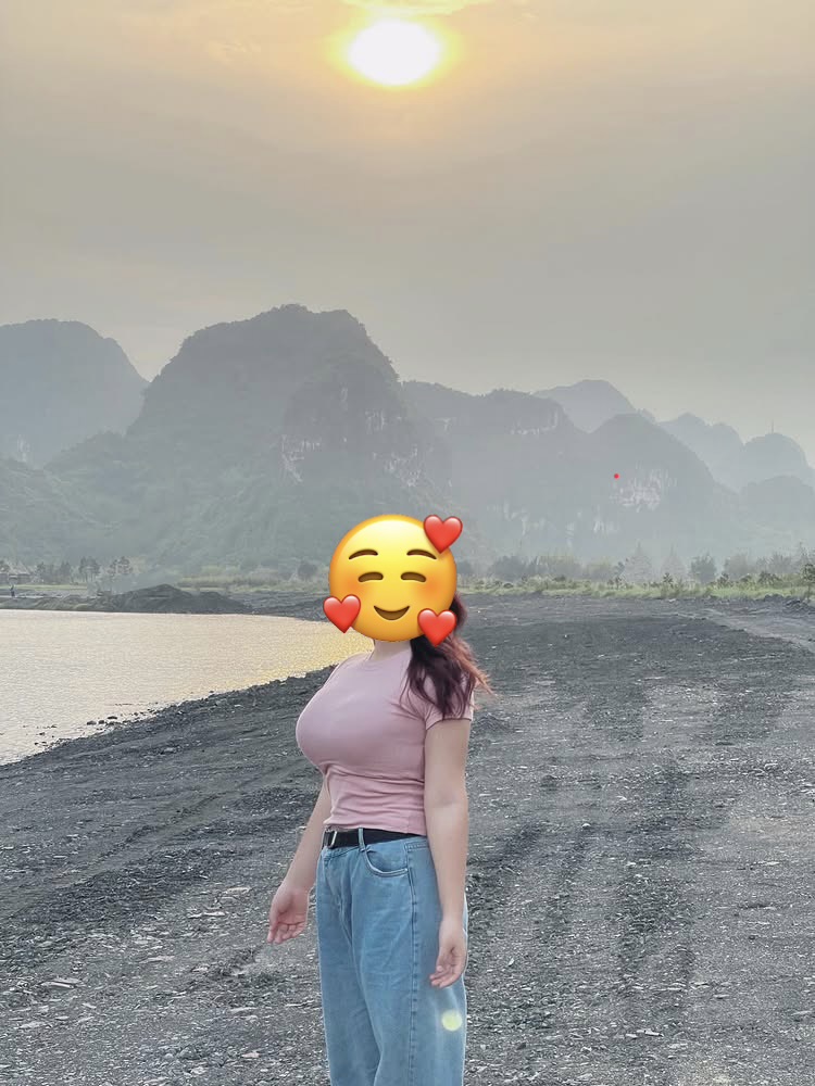 Diện đồ kín đáo đến 90% vẫn không thoát "lời ra tiếng vào", cô gái khóc ròng vì vòng 1 "quá khổ"- Ảnh 2.