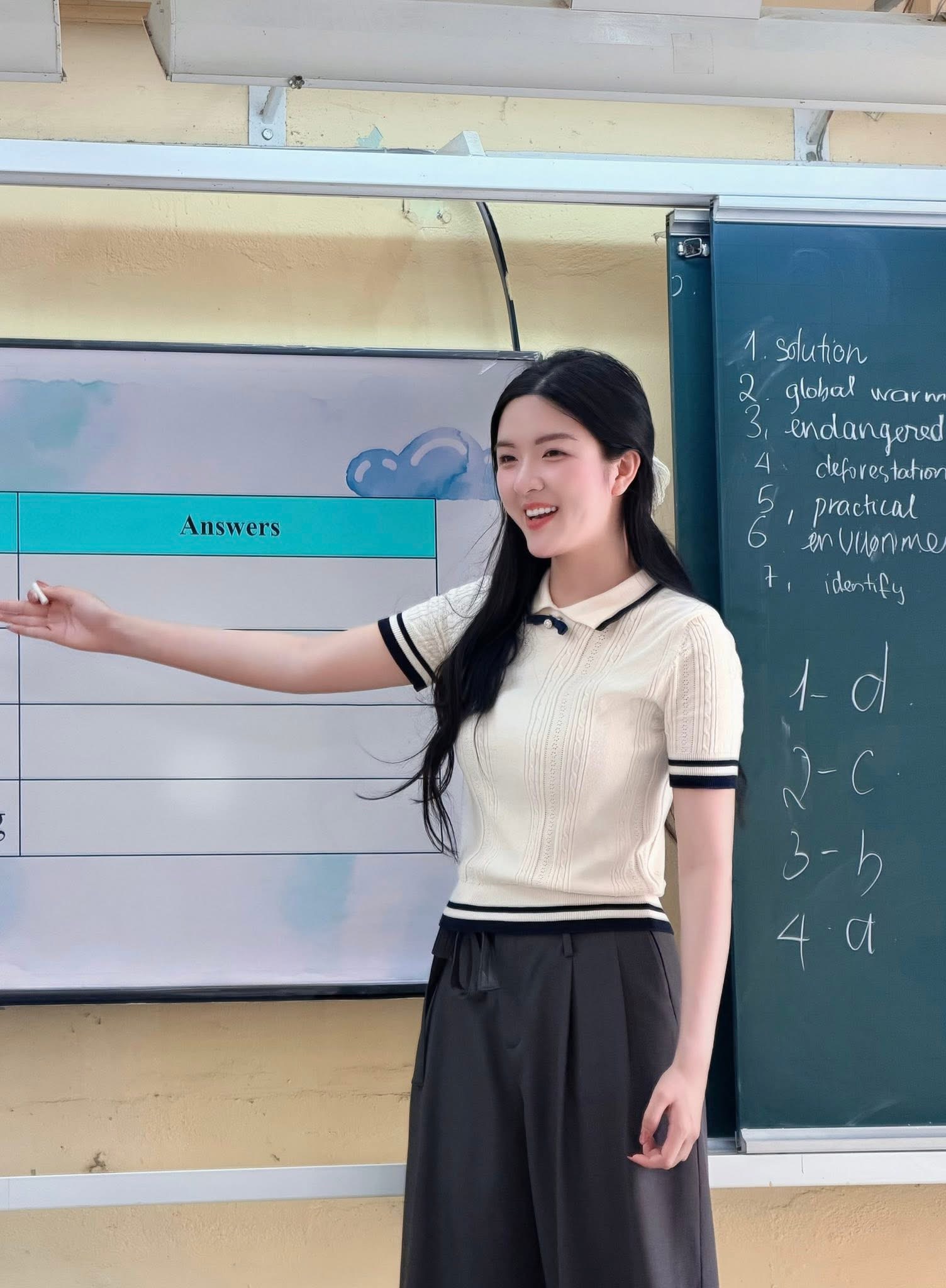 Bật mí sức hút của cô giáo tiếng Anh "nhà người ta": Vừa giỏi vừa duyên, thảo nào người xem "mê tít"!- Ảnh 1.