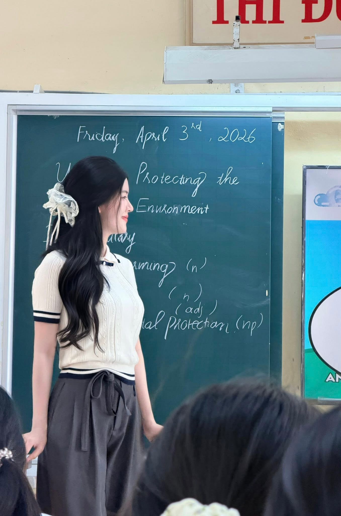 Bật mí sức hút của cô giáo tiếng Anh "nhà người ta": Vừa giỏi vừa duyên, thảo nào người xem "mê tít"!- Ảnh 3.