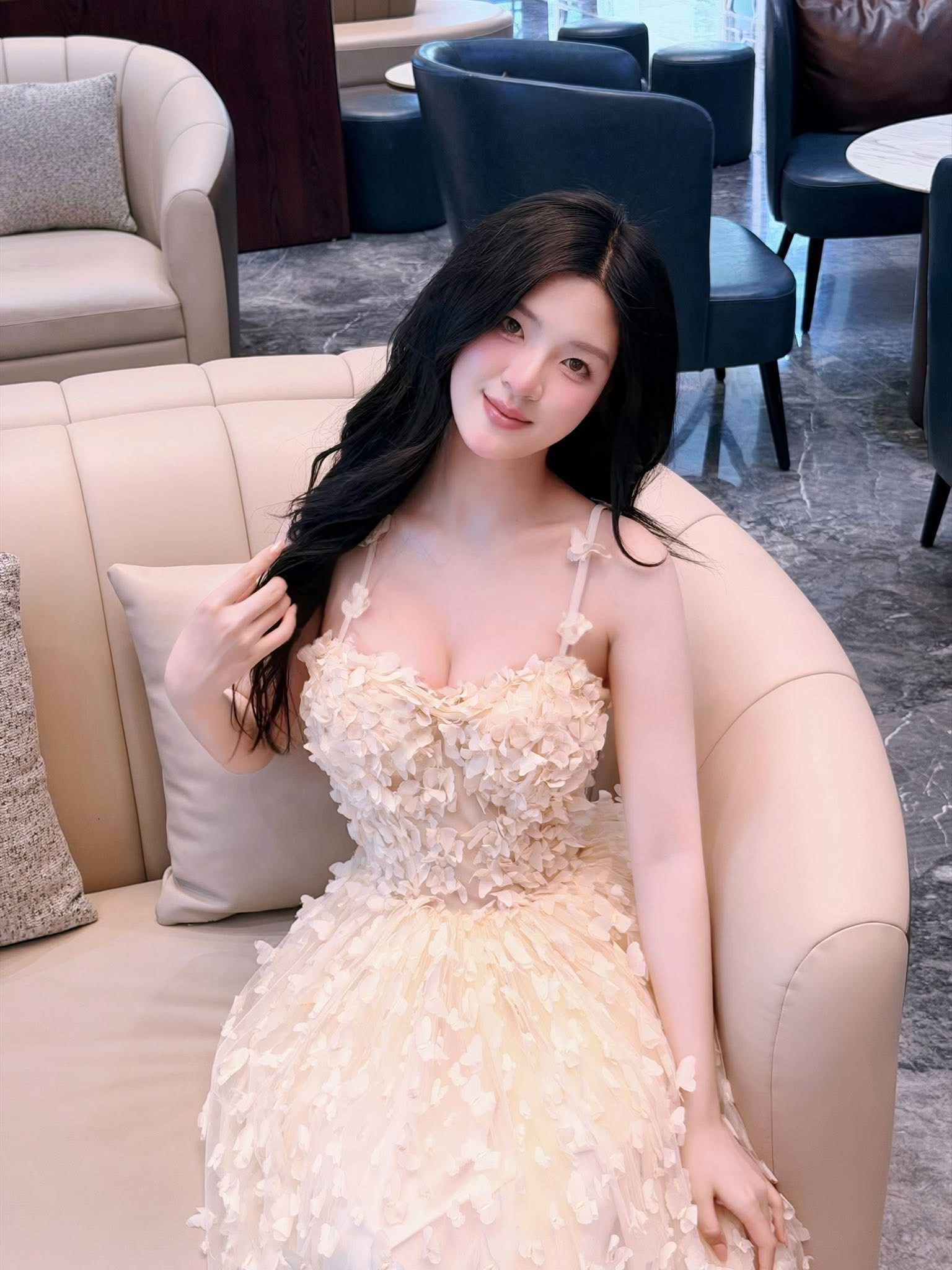 Bật mí sức hút của cô giáo tiếng Anh "nhà người ta": Vừa giỏi vừa duyên, thảo nào người xem "mê tít"!- Ảnh 4.