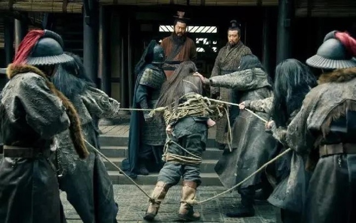 Một câu nói của Lưu Bị khiến Tào Tháo lấy mạng Lã Bố- Ảnh 2.