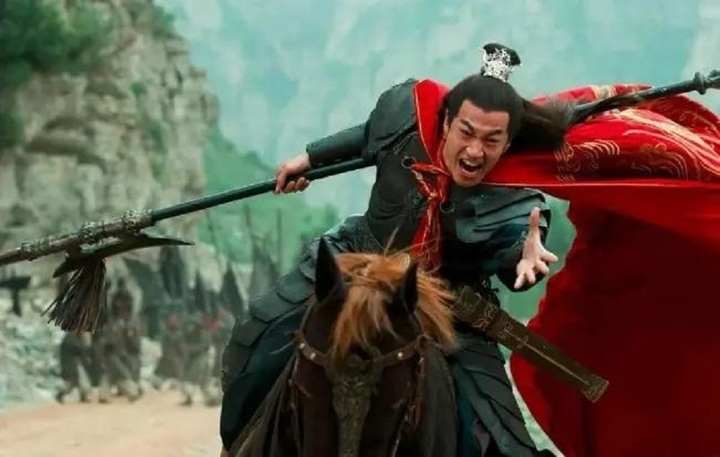 Một câu nói của Lưu Bị khiến Tào Tháo lấy mạng Lã Bố- Ảnh 1.