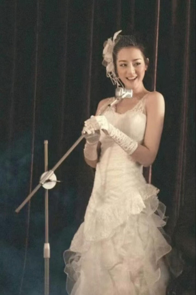 Mỹ nhân mặc váy cưới đẹp nhất showbiz gọi tên Địch Lệ Nhiệt Ba!- Ảnh 4.