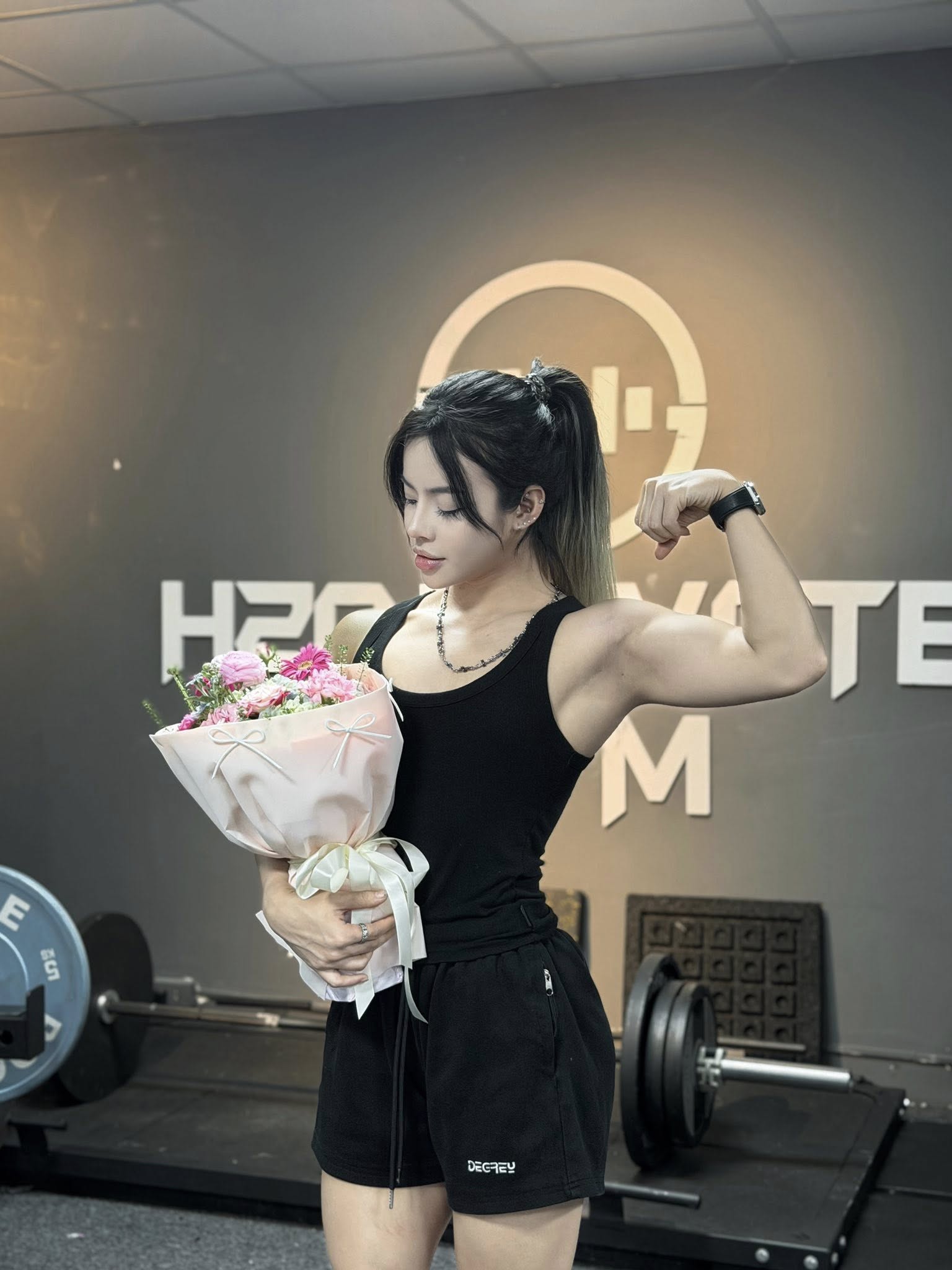 Công khai hình ảnh trước khi "trùng tu" nhan sắc, nữ gymer khiến người xem chỉ biết thốt lên hai từ "quá đỉnh"- Ảnh 1.