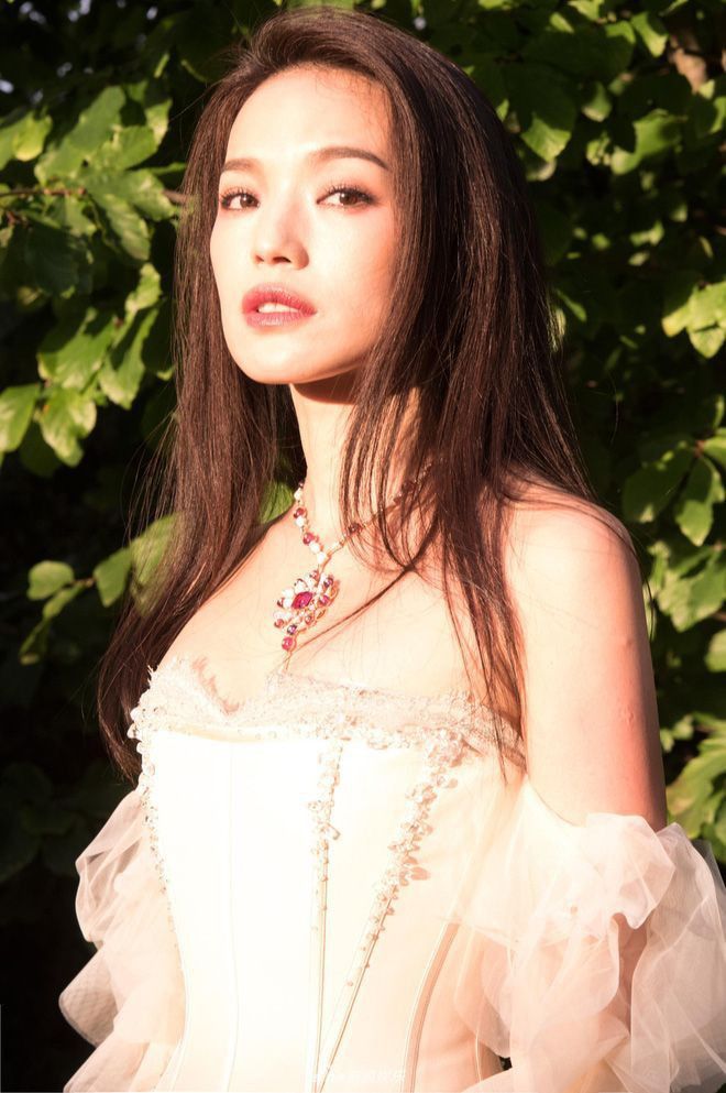 Thời hoàng kim của dòng phim 18+ Hong Kong và những "nàng thơ" làm khuynh đảo màn ảnh thập niên 90- Ảnh 4. Thời hoàng kim của dòng phim 18+ Hong Kong và những "nàng thơ" làm khuynh đảo màn ảnh thập niên 90- Ảnh 4.