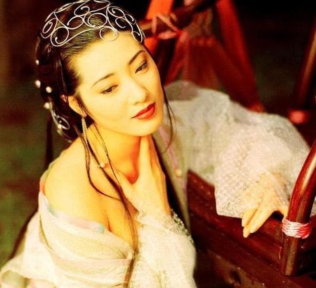 Thời hoàng kim của dòng phim 18+ Hong Kong và những "nàng thơ" làm khuynh đảo màn ảnh thập niên 90- Ảnh 10. Thời hoàng kim của dòng phim 18+ Hong Kong và những "nàng thơ" làm khuynh đảo màn ảnh thập niên 90- Ảnh 10.