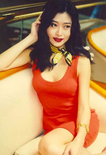 Thời hoàng kim của dòng phim 18+ Hong Kong và những "nàng thơ" làm khuynh đảo màn ảnh thập niên 90- Ảnh 8. Thời hoàng kim của dòng phim 18+ Hong Kong và những "nàng thơ" làm khuynh đảo màn ảnh thập niên 90- Ảnh 8.