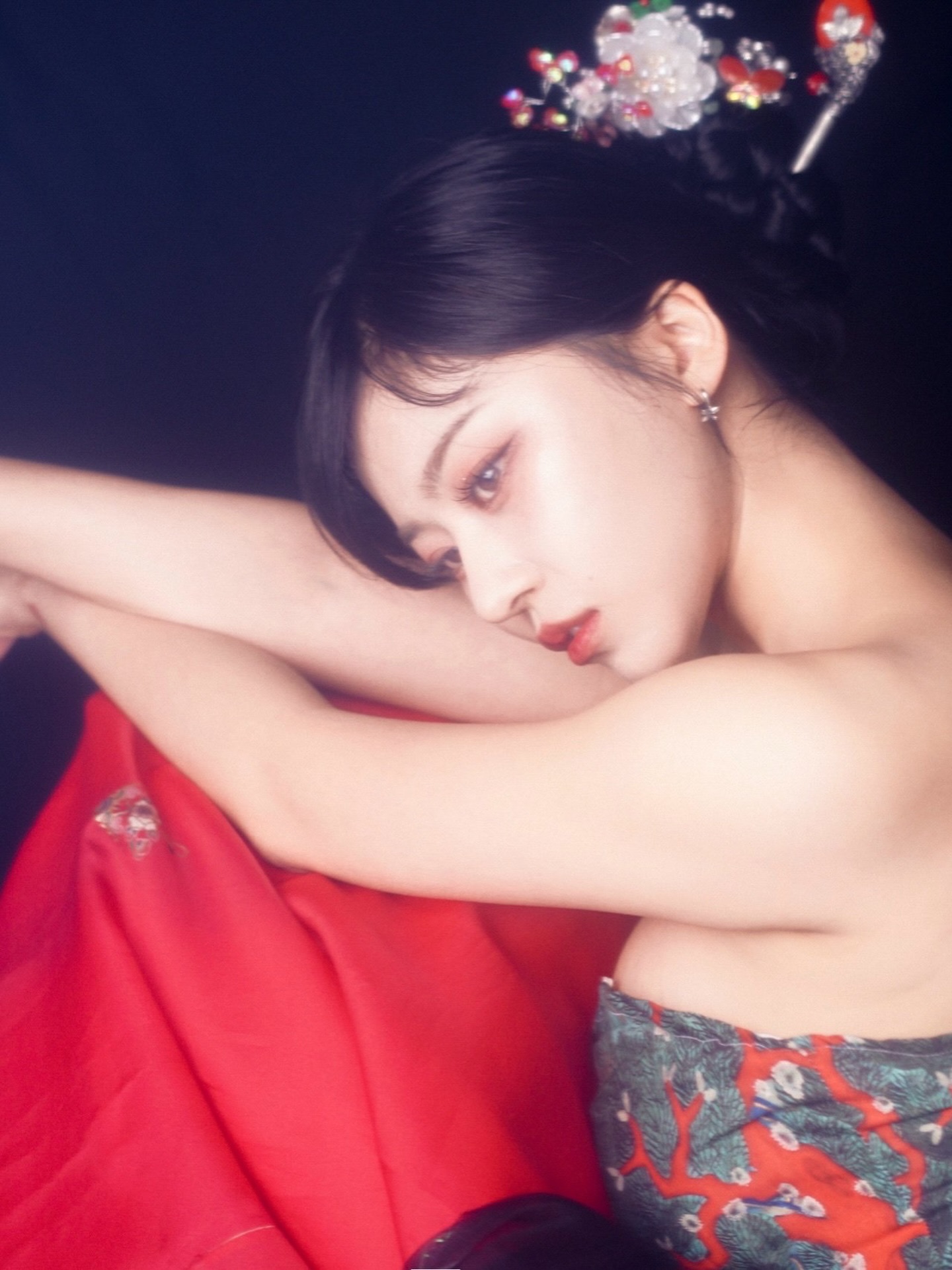 Chùm ảnh bà đồng mặc bikini gây xôn xao dư luận Hàn- Ảnh 7.