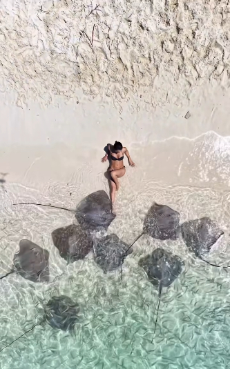 Hot girl xinh đẹp, thực hiện một buổi chụp ảnh táo bạo đến mức khiến người xem "hoảng sợ" vì quá nguy hiểm- Ảnh 1.