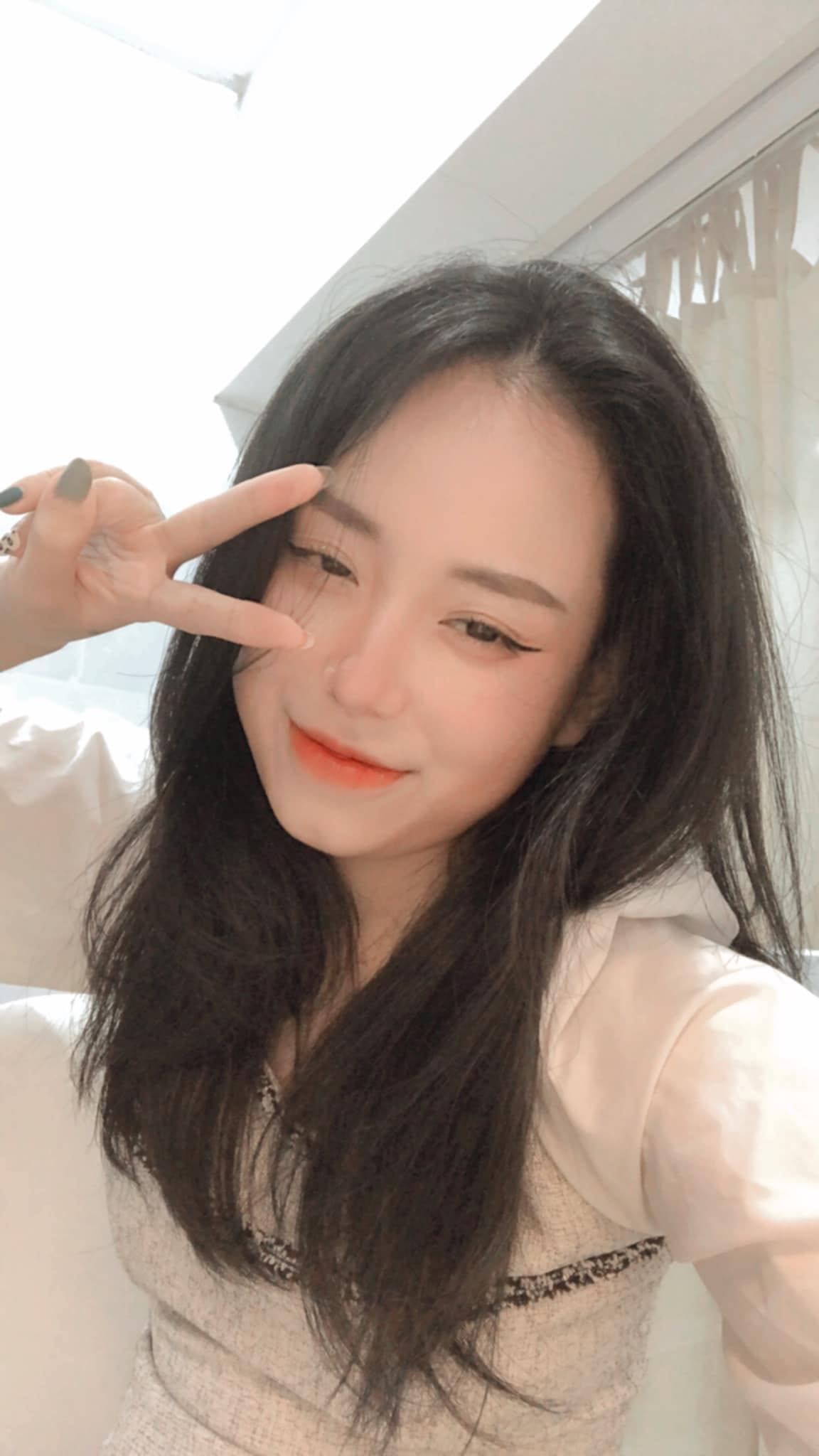 Cô giáo Minh Thu "comeback" với giao diện khác lạ, fan ngỡ ngàng vì không nhận ra- Ảnh 1.