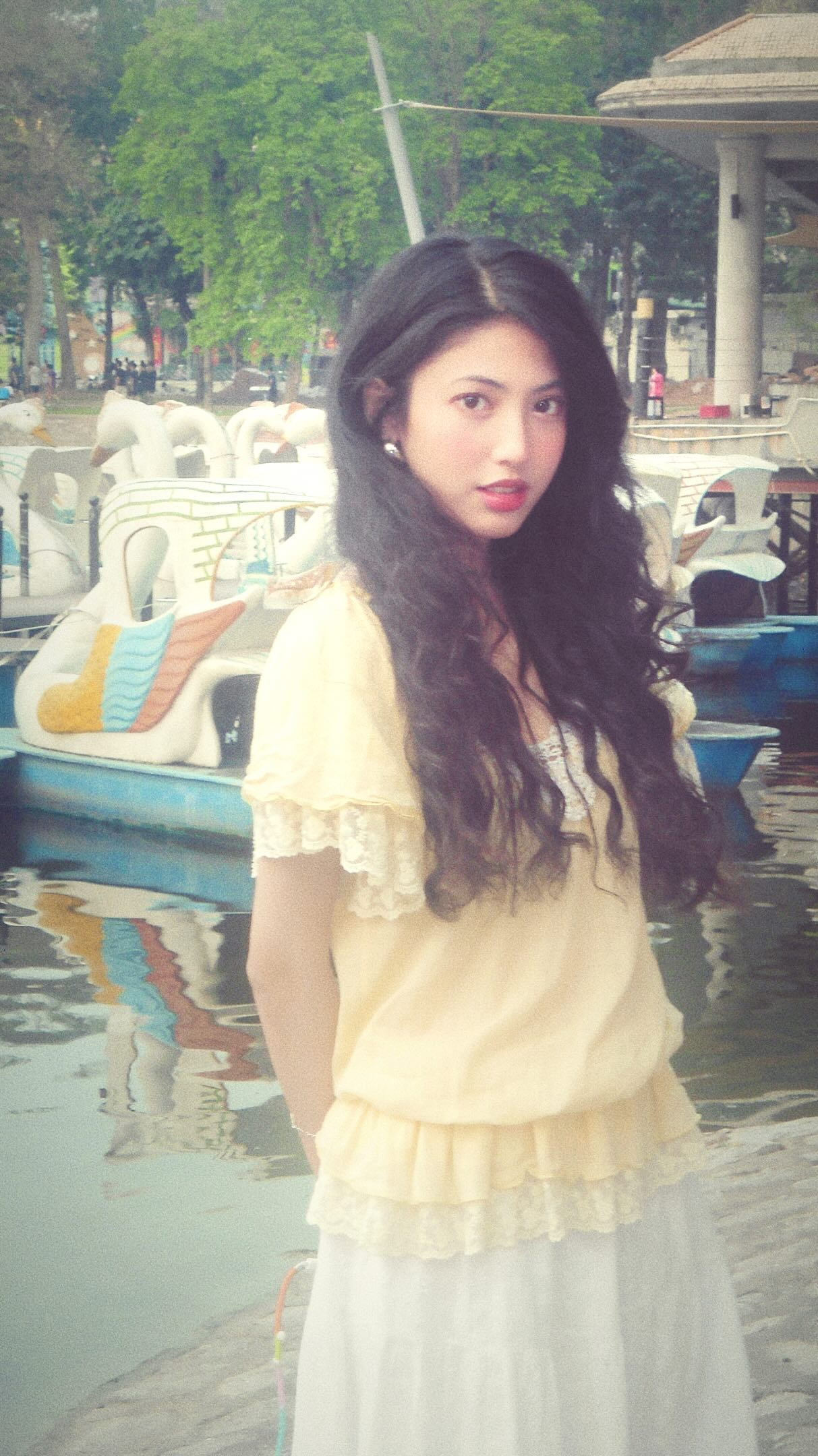 Cô gái nổi tiếng với bộ ảnh chụp ở công viên Thống Nhất: Mình không cố để trông cổ điển- Ảnh 4. Cô gái nổi tiếng với bộ ảnh chụp ở công viên Thống Nhất: Mình không cố để trông cổ điển- Ảnh 4.