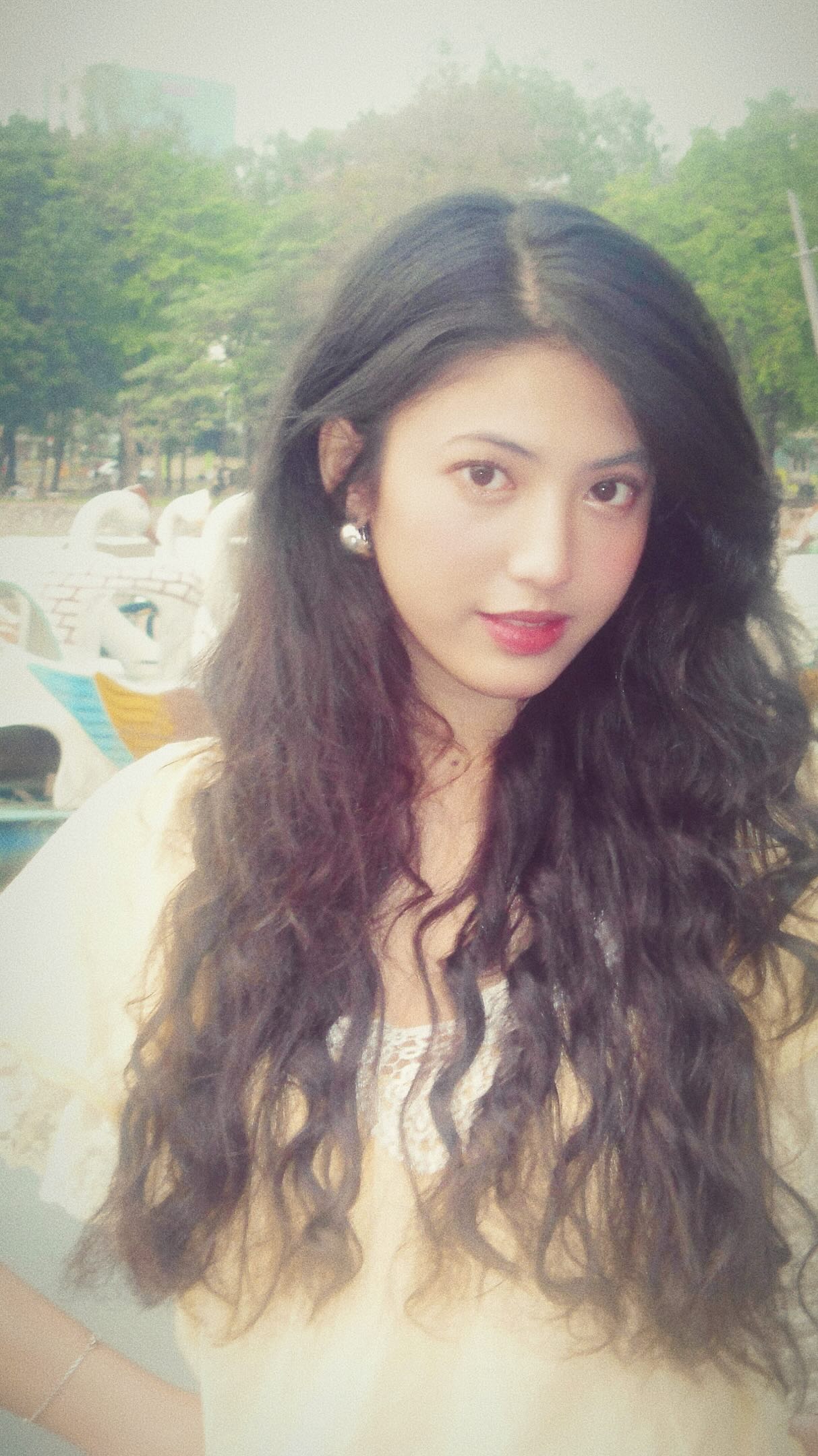 Cô gái nổi tiếng với bộ ảnh chụp ở công viên Thống Nhất: Mình không cố để trông cổ điển- Ảnh 5. Cô gái nổi tiếng với bộ ảnh chụp ở công viên Thống Nhất: Mình không cố để trông cổ điển- Ảnh 5.