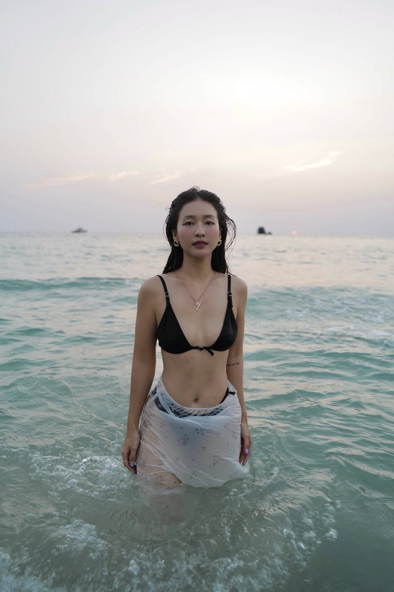 Nắng nóng cũng không bằng dàn mỹ nhân "đua bikini": Phương Ly - Văn Mai Hương đọ body hừng hực, nín thở chờ 1 "con tướng"- Ảnh 5. Nắng nóng cũng không bằng dàn mỹ nhân "đua bikini": Phương Ly - Văn Mai Hương đọ body hừng hực, nín thở chờ 1 "con tướng"- Ảnh 5.