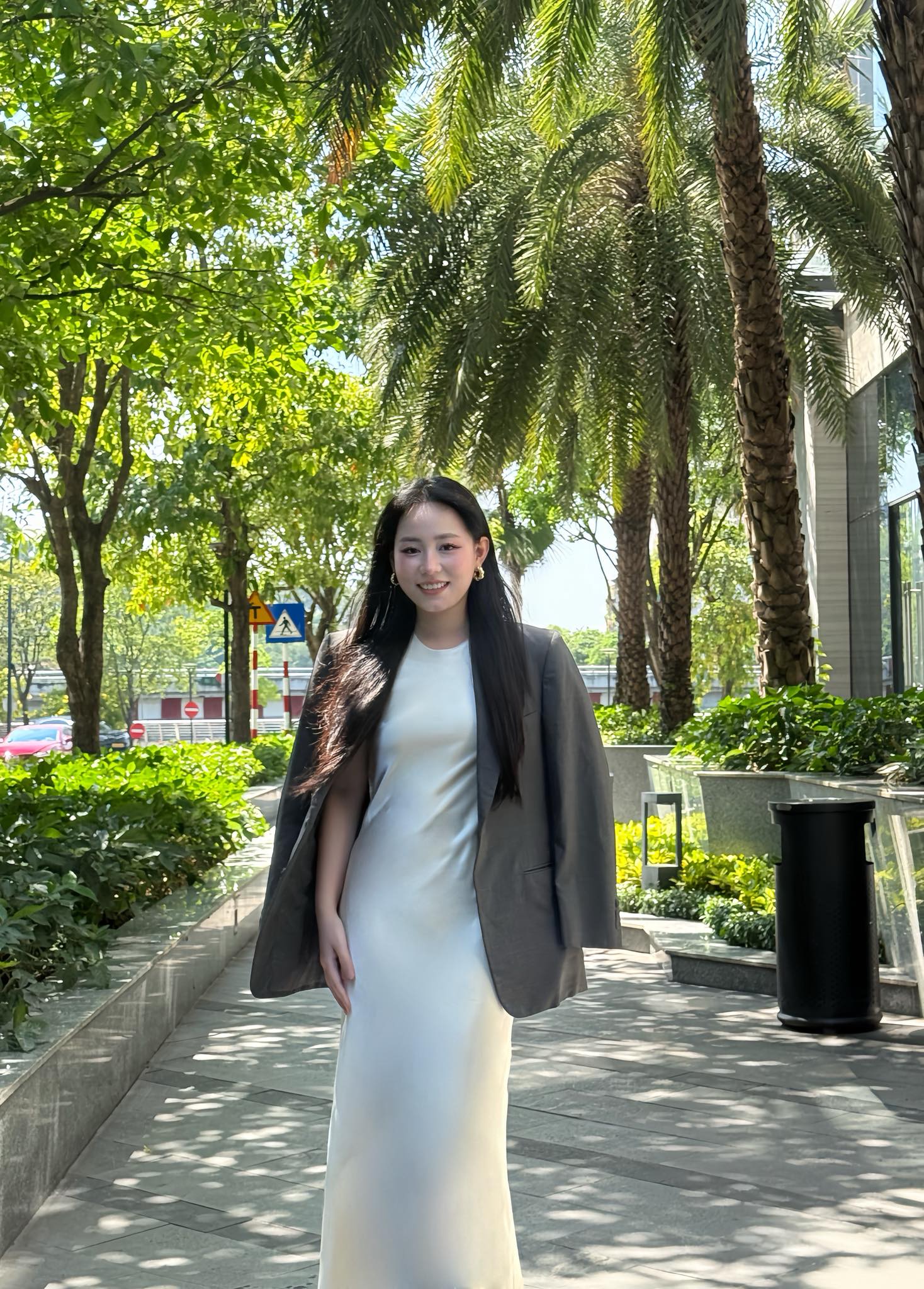 Cô giáo Minh Thu "comeback" với giao diện khác lạ, fan ngỡ ngàng vì không nhận ra- Ảnh 2.