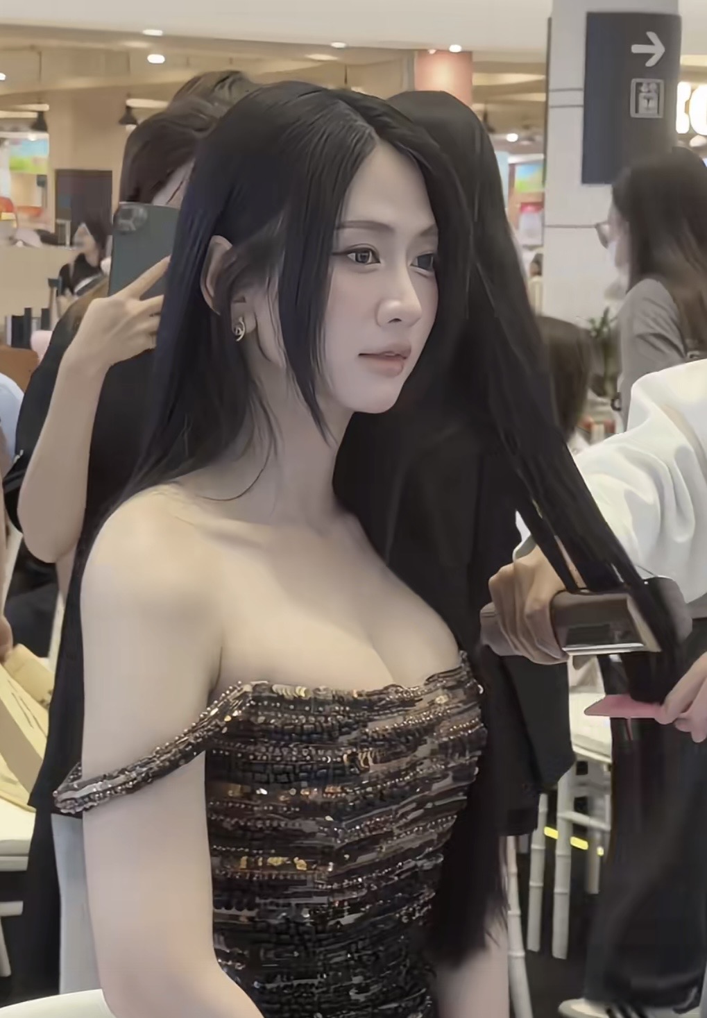 Quên hình ảnh nổi loạn đi, Lê Bống hoá "ngọc nữ" truyền hình, xuất hiện thanh lịch, nhan sắc thăng hạng- Ảnh 4.