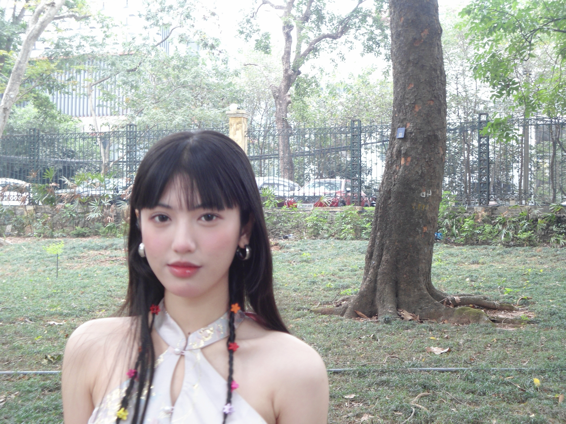 Cô gái nổi tiếng với bộ ảnh chụp ở công viên Thống Nhất: Mình không cố để trông cổ điển- Ảnh 8. Cô gái nổi tiếng với bộ ảnh chụp ở công viên Thống Nhất: Mình không cố để trông cổ điển- Ảnh 8.