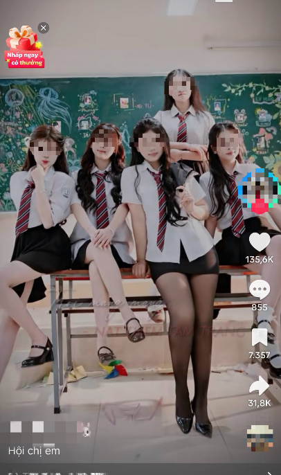 Chụp ảnh kỷ yếu với "tất lưới", nhóm học sinh bất ngờ bị CDM chỉ trích dữ dội- Ảnh 1.