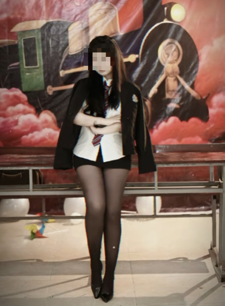 Chụp ảnh kỷ yếu với "tất lưới", nhóm học sinh bất ngờ bị CDM chỉ trích dữ dội- Ảnh 4.