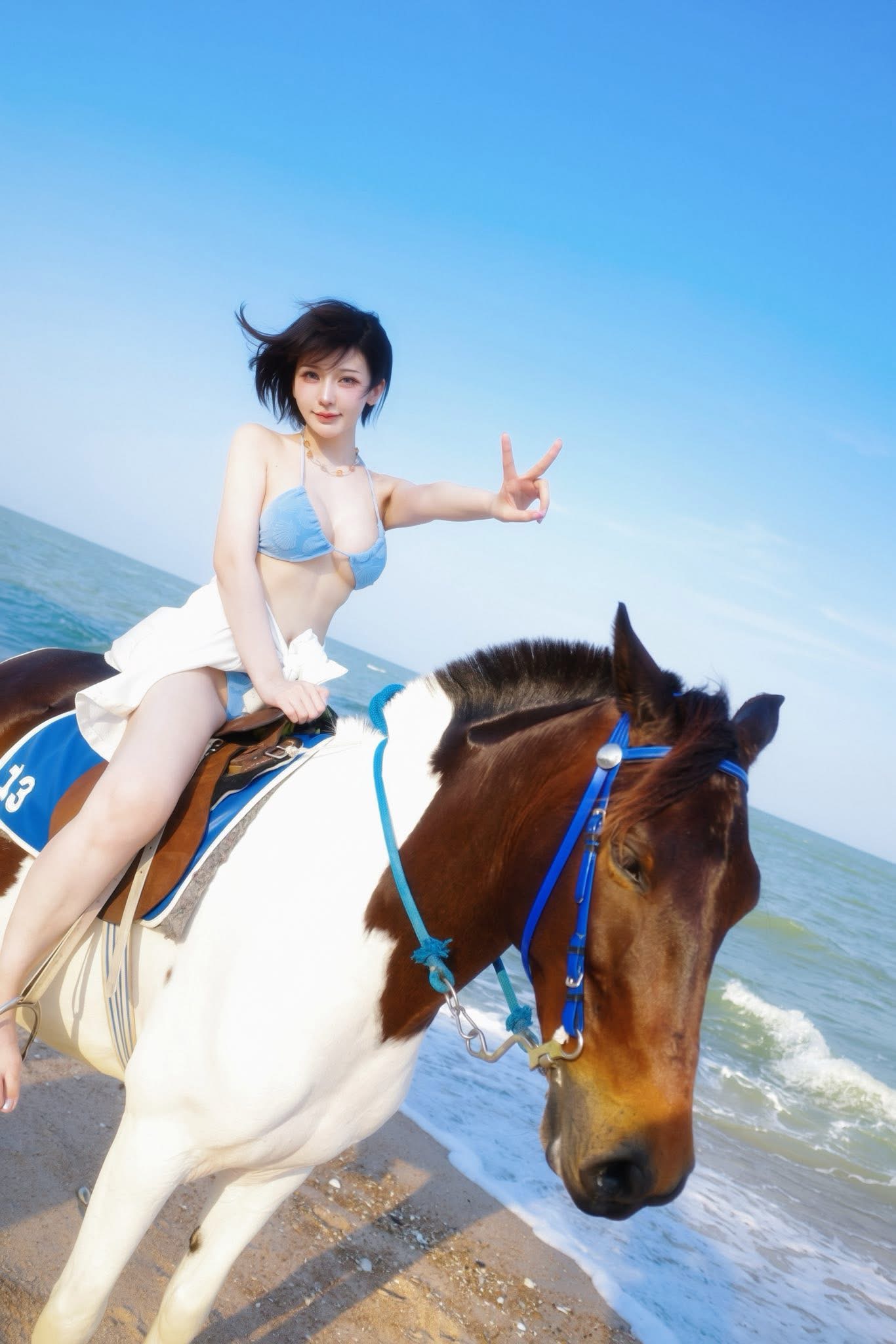 Nhập vai game "mỹ ngựa", nữ streamer thả dáng với bikini cuốn hút!- Ảnh 2.