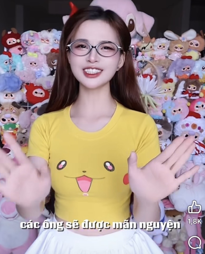 Soi nhan sắc Mèo 2k4 qua hai tấm ảnh diện áo Pikachu cách nhau 5 năm: Lột xác từ "bé hạt tiêu" dễ thương thành mỹ nhân quyến rũ- Ảnh 5.