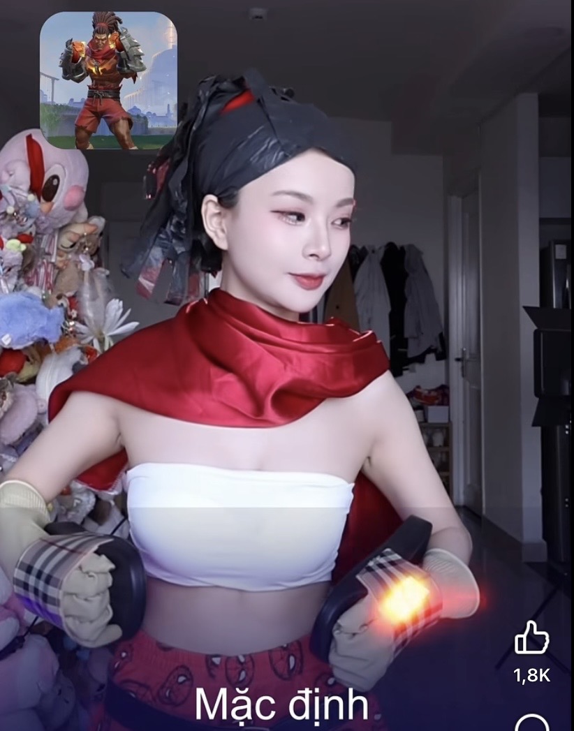 Soi nhan sắc Mèo 2k4 qua hai tấm ảnh diện áo Pikachu cách nhau 5 năm: Lột xác từ "bé hạt tiêu" dễ thương thành mỹ nhân quyến rũ- Ảnh 2.