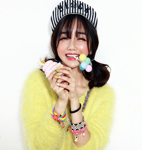 Quá khứ khó tin của nữ pháp sư sinh năm 1993: Idol nhóm nhạc nữ nổi tiếng, có luôn cả bằng trọng tài bóng đá- Ảnh 2.