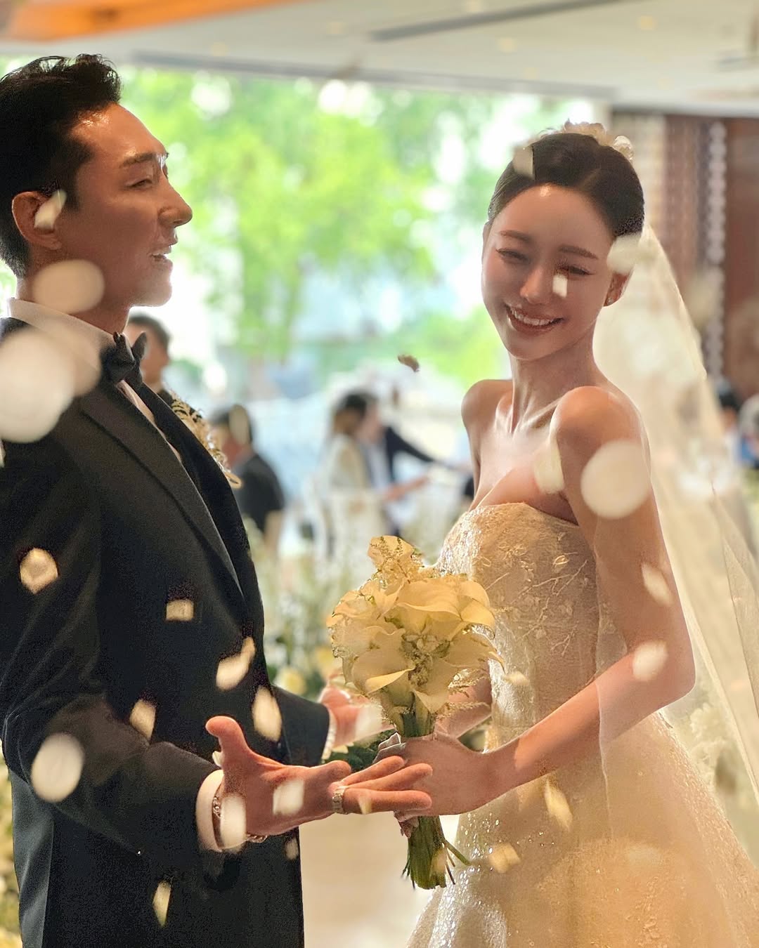 Nữ tiếp viên hàng không đẹp như "búp bê sống" bỏ nghề lấy chồng CEO: Nhan sắc, cuộc sống giờ ra sao?- Ảnh 8.