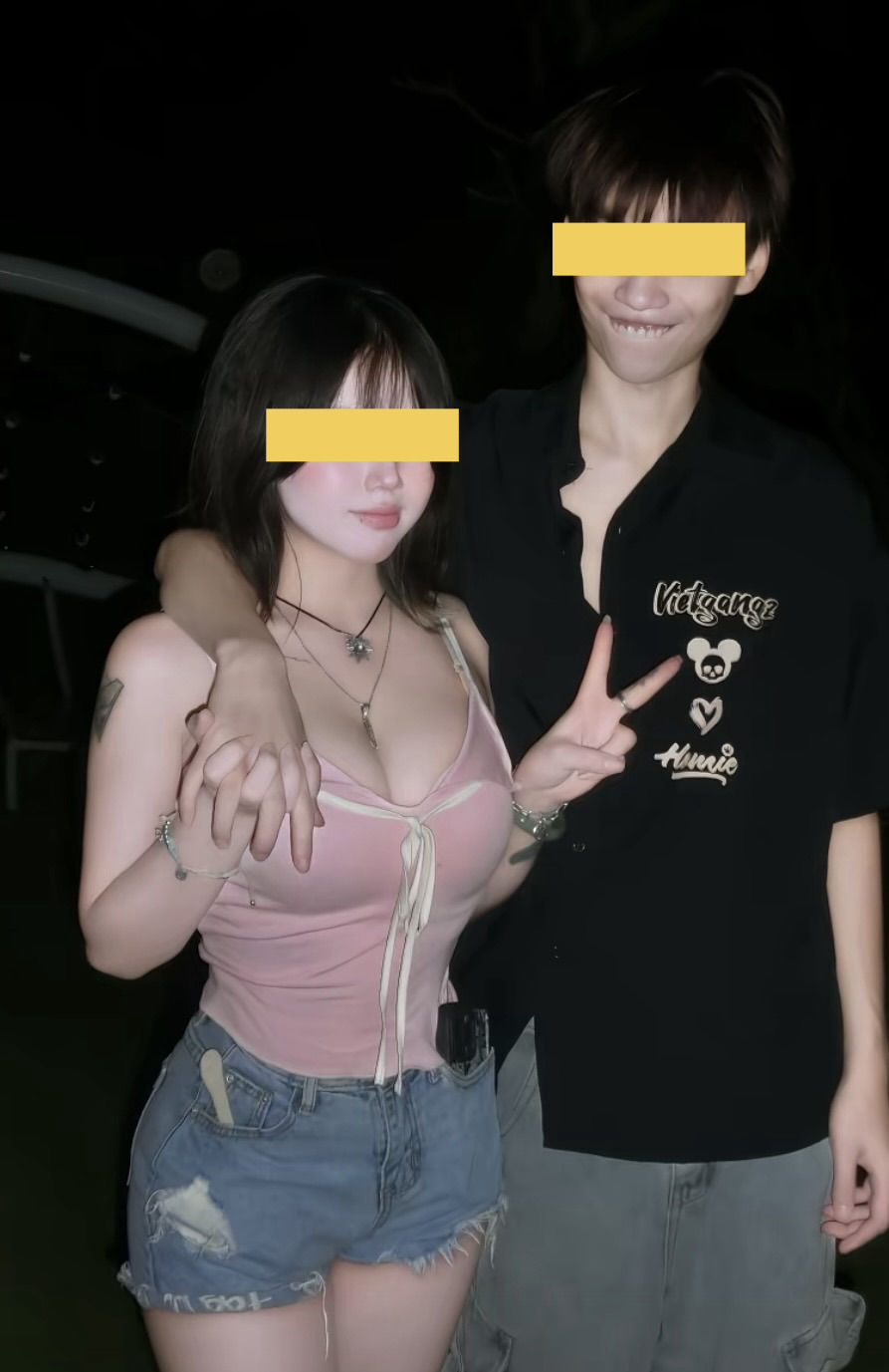 Bất chấp tất cả để câu kéo người xem, cặp đôi khiến dân mạng "rùng mình" vì loạt content nhạy cảm, lố lăng hết sức!- Ảnh 1.