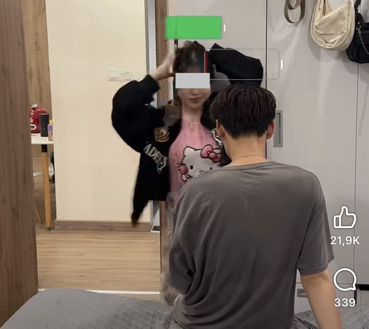 Bất chấp tất cả để câu kéo người xem, cặp đôi khiến dân mạng "rùng mình" vì loạt content nhạy cảm, lố lăng hết sức!- Ảnh 3.