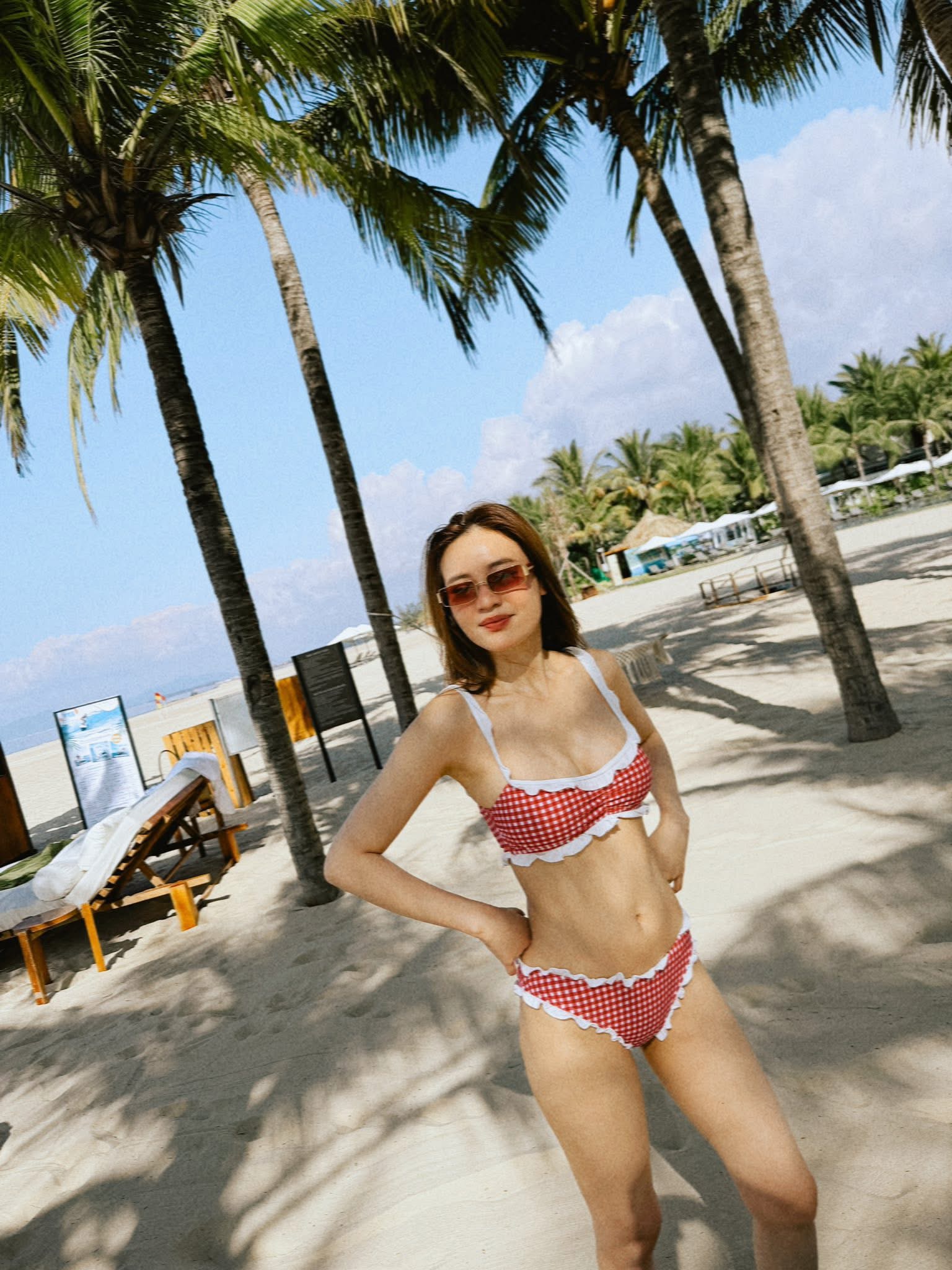 Mê tắm biển đến mức da "đổi màu", Ngọc nữ Liên Quân vẫn tự tin tung loạt ảnh bikini, khoe đường cong mướt mắt- Ảnh 7.