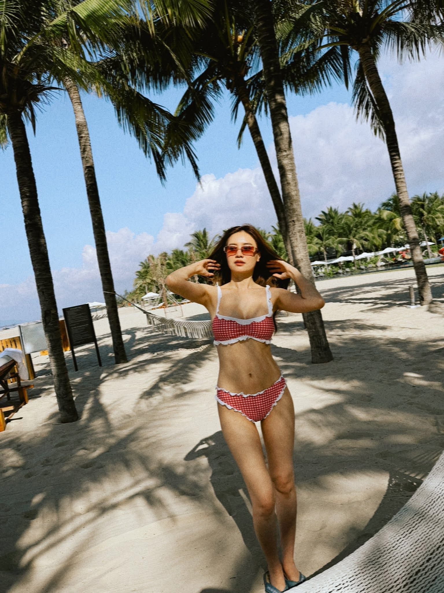 Mê tắm biển đến mức da "đổi màu", Ngọc nữ Liên Quân vẫn tự tin tung loạt ảnh bikini, khoe đường cong mướt mắt- Ảnh 3.